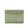 圖片 LOEWE 石紋小牛皮 Anagram 扁平卡片套 迷迭香綠色  C821075X01 6424