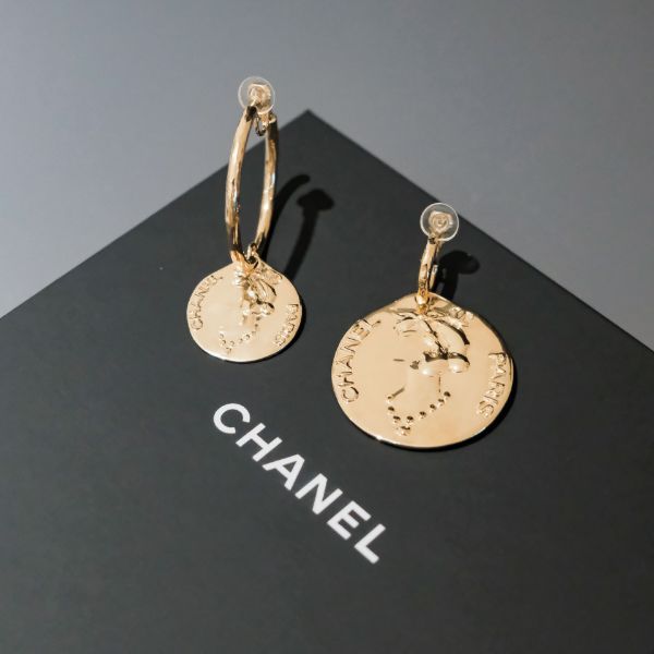 圖片 CHANEL 金幣 耳夾 金色 LOGO 