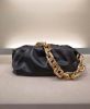 圖片 Bottega Veneta 620230 BV Chain Pouch 金鍊雲朵包 黑色