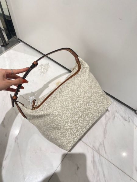 圖片 Loewe 中款 Anagram 緹花小牛皮 Cubi 包 米色/棕色
