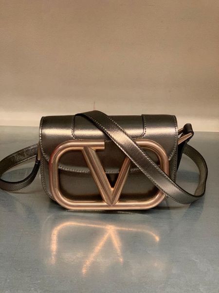 圖片 Valentino 小款小牛皮 SuperVee 包 古銅灰金屬色