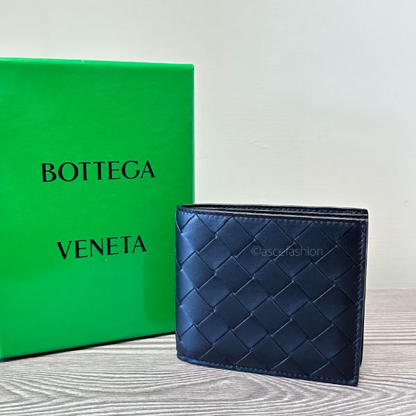 圖片 Bottega Veneta 中格紋編織黑色皮革八卡短夾