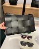 圖片 Bottega Veneta 730848 小款15格 Cassette 翻蓋包 黑色
