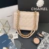 圖片 CHANEL 23P 奶油杏色字母鏈條口蓋包