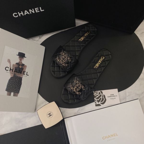 圖片 CHANEL 23P 19系列 黑金皮穿鏈平底拖鞋