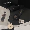 圖片 CHANEL 23P 19系列 黑金皮穿鏈平底拖鞋
