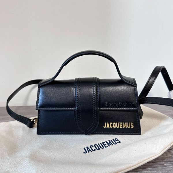圖片 Jacquemus Bambino 金字logo黑色皮革肩背包