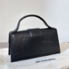 圖片 Jacquemus Bambino 金字logo黑色皮革肩背包