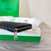 圖片 Bottega Veneta 中格紋編織黑色皮革拉鍊長夾