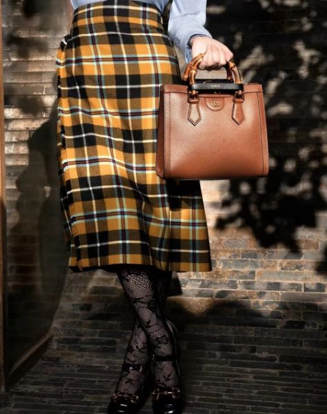 圖片 2023新季品❥Gucci Diana 小款竹節提把牛皮手提/斜背托特包(焦糖色)