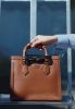 圖片 2023新季品❥Gucci Diana 小款竹節提把牛皮手提/斜背托特包(焦糖色)