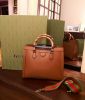 圖片 2023新季品❥Gucci Diana 小款竹節提把牛皮手提/斜背托特包(焦糖色)