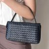 圖片 【現貨在台 】Bottega Veneta 577561  小牛皮編織附可調提把大款旅行長夾 黑色