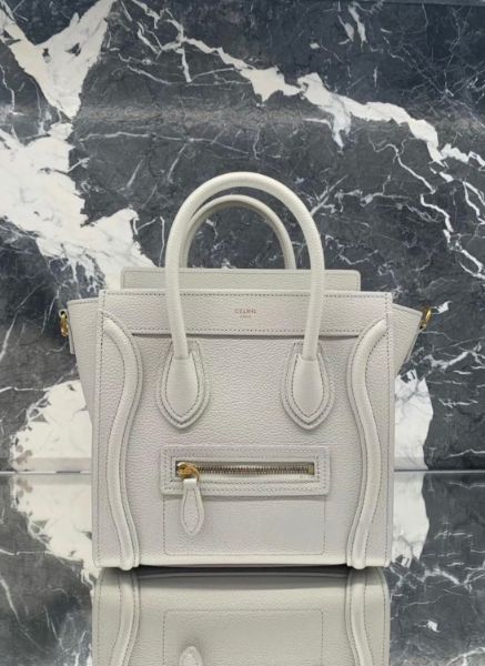 圖片 Celine 袖珍型敲打小牛皮 Nano Luggage 包 金釦 玉石色