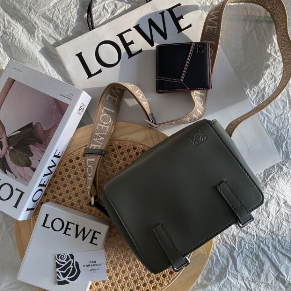 圖片 LOEWE MILITARY XS軍綠色柔軟光滑小牛皮郵差包
