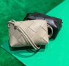 圖片 Bottega Veneta 709417 小款 Cassette 小羊皮相機包 白色
