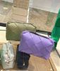 圖片 Bottega Veneta 709417 小款 Cassette 小羊皮相機包 紫藤色