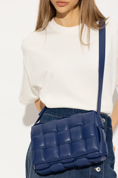 圖片 Bottega Veneta 591970 BV Padded Cassette 小羊皮包 深海藍﻿ 配金色鎖扣