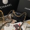 圖片 CHANEL 23S 金幣垂吊羊皮口蓋包
