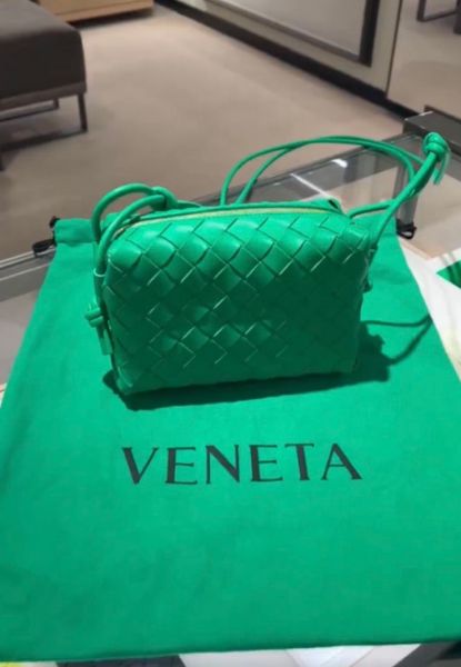 圖片 Bottega Veneta 723547 迷你 Loop 相機包  鸚鵡綠