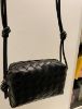 圖片 Bottega Veneta 723547 迷你 Loop 相機包  黑色