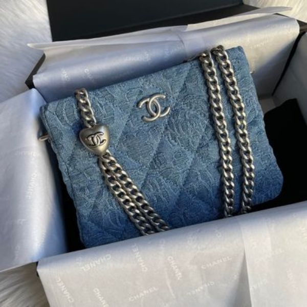 圖片 Chanel 牛仔愛心調節hobo包