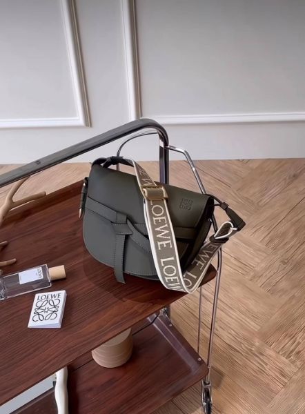 圖片 【CELINE】GATE刺繡款背帶款小號 秋綠色