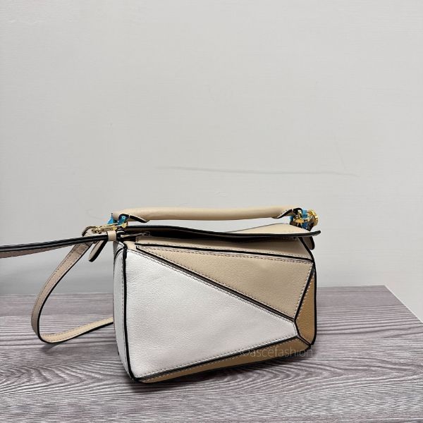 圖片 Loewe Mini Puzzle 暖沙白拚色肩背包