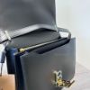 圖片 Burberry TB Logo 黑金色滑皮肩背包 Medium