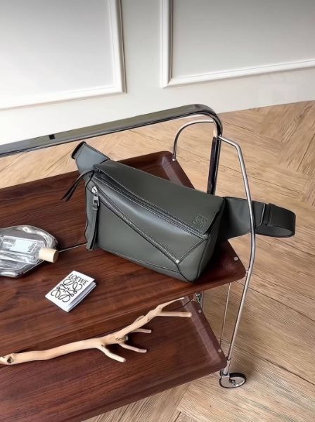 圖片 【LOEWE】經典小牛皮PUZZLE 腰包小號 卡其綠