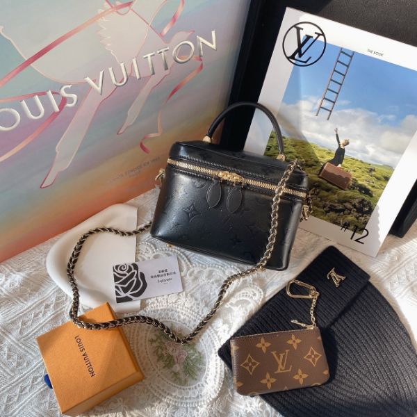 圖片 LOUIS VUITTON M57118 VANITY PM 壓花小羊皮黑色斜背包