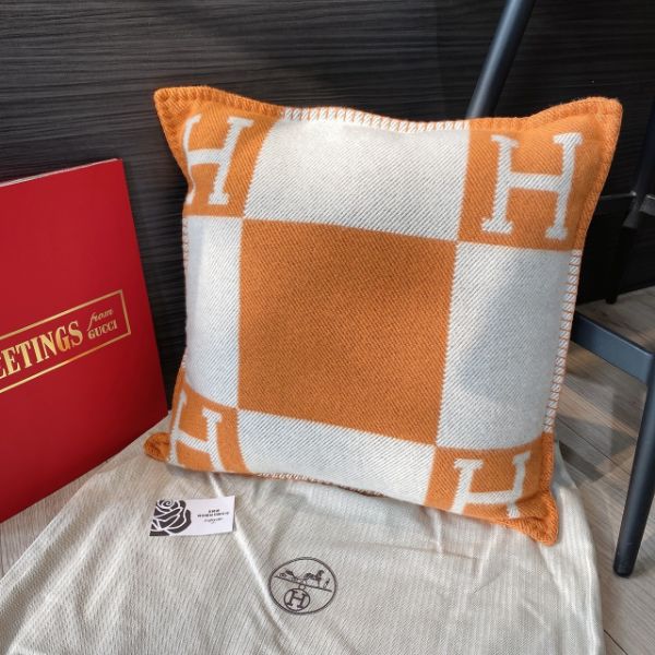 圖片 Hermès Avalon 橘色抱枕
