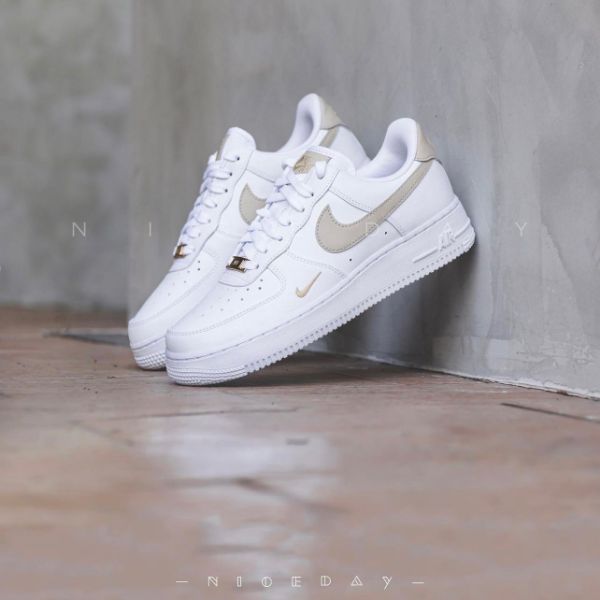 圖片 NICEDAY 代購 Nike Air Force 1 奶茶小金勾 奶茶 白 女款 CZ0270-105