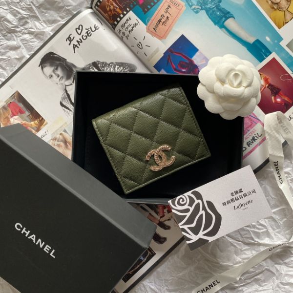 圖片 CHANEL 22K 浮雕LOGO 古巴綠零錢袋內裡兩折短夾