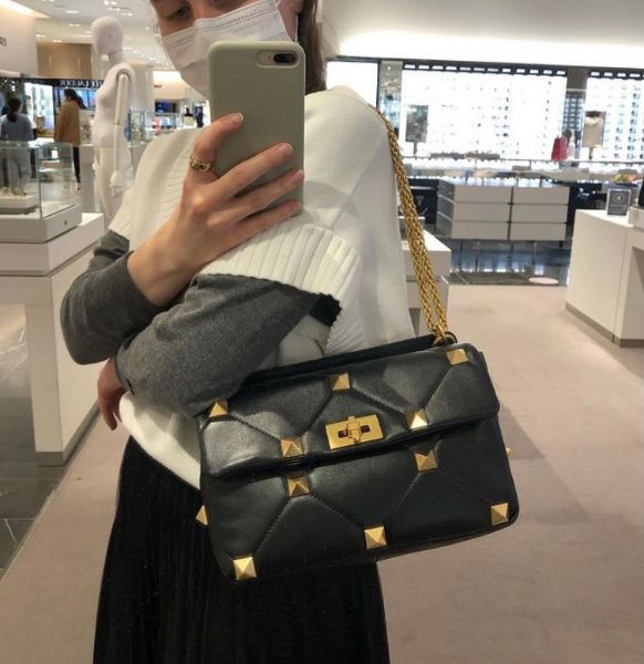 圖片 Valentino Roman Stud 大款 納帕羊皮 羅馬鉚釘包