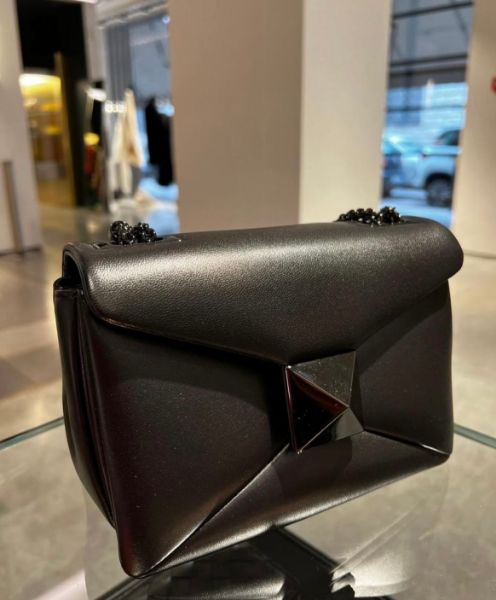 圖片 Valentino One Stud 純色鉚釘小羊皮鏈條包 黑色