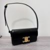 圖片 Celine Triomphe 金扣黑色亮面皮革肩背包