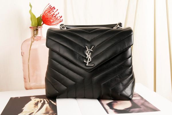 圖片 【現貨在台 】SAINT LAURENT YSL LOULOU V字縫線銀字LOGO 手提肩背包