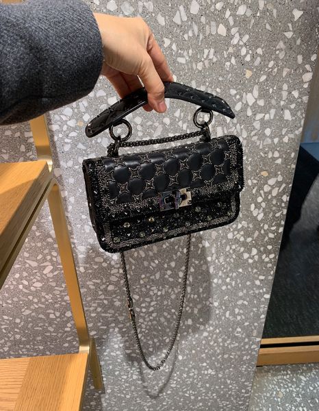 圖片 Valentino 小款 Spike 羊皮鉚釘包 黑色