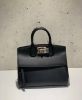圖片 Salvatore Ferragamo 小牛皮 The Studio Soft 包  /附有一條長肩帶 黑色