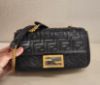 圖片 2023新季品❥ FENDI Baguette 立體浮雕 FF bag 小羊皮革法棍肩背包金鍊包 8BR793
