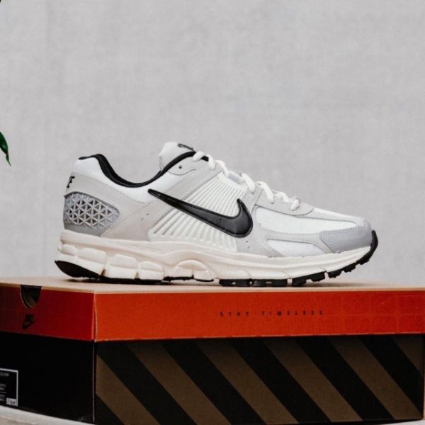 圖片 NICEDAY 現貨 Nike Air Zoom Vomero5 白黑 熊貓 可拆式 女款 FJ5474-133