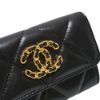 圖片 CHANEL 香奈兒 經典 光滑小羊皮與金色金屬 口蓋卡片夾 黑色  AP1790B0485294305