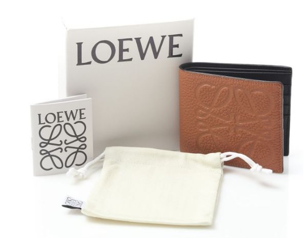 圖片 【現貨在台 】Loewe Anagram 壓花小牛皮對褶皮夾 短夾 棕褐色