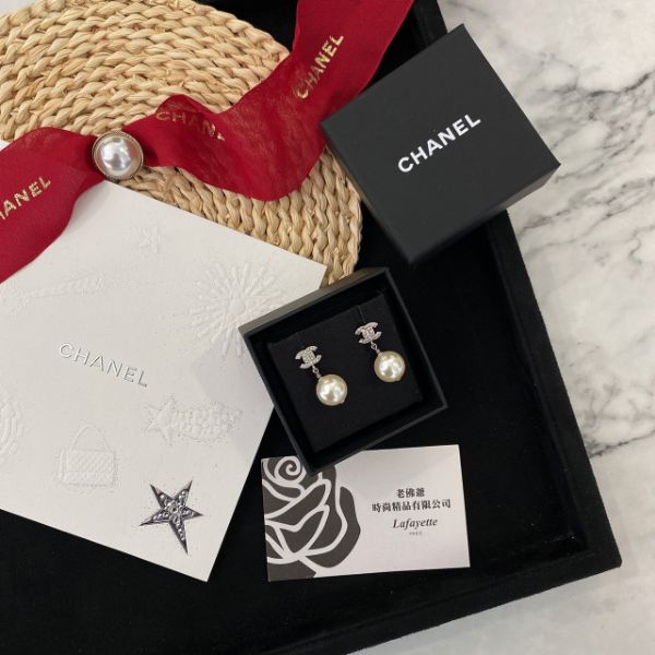 圖片 CHANEL 珍珠垂吊雙C鑽耳環