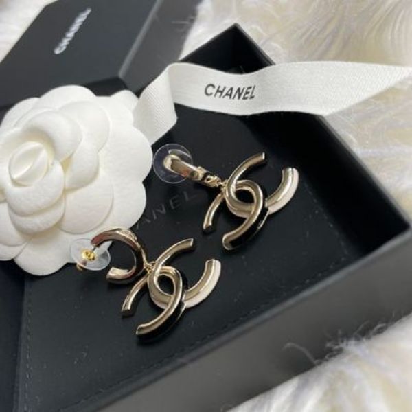 圖片  Chanel 雙c黑白琺瑯耳針