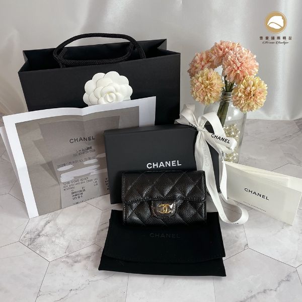 圖片 【雪曼國際精品】CHANEL 黑色牛皮淺金色 LOGO 荔枝菱格紋暗扣單層卡夾~全新品全配現貨～晶片款