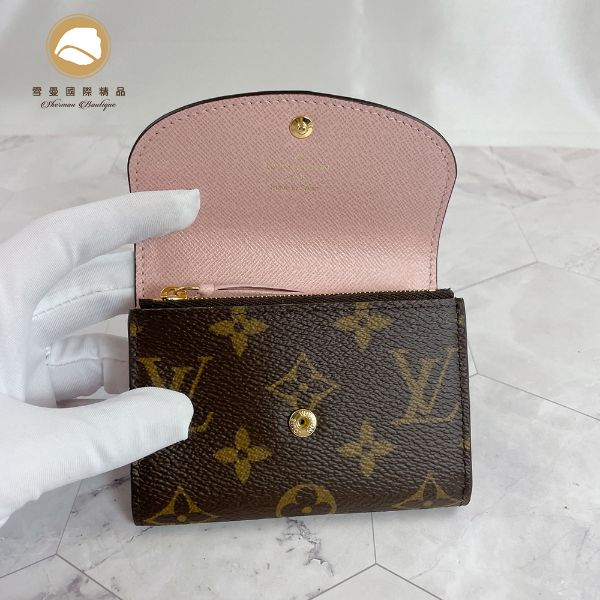 圖片 【雪曼國際精品】LV M62361 ROSALIE Monogram老花字紋暗釦芭蕾粉色零錢包，全新品／全配，晶片款