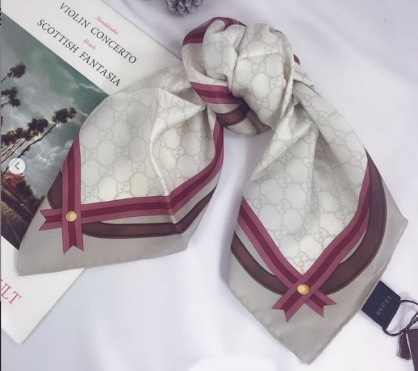 圖片 【雪曼國際精品】GUCCI 經典70CM X70CM 正方絲巾～材質絲~全新品~特惠出清價