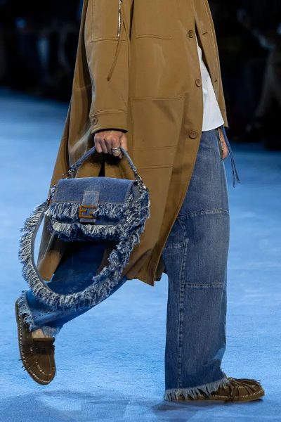 圖片 Fendi 7VA572 丹寧流蘇 Baguette 貝貴包